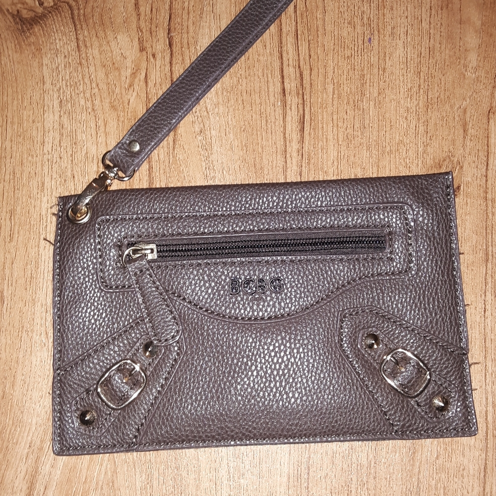 BCBG wristlet